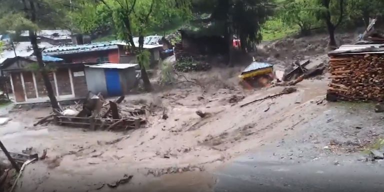 बर्खा नलाग्दै मनाङमा बाढी, प्राधिकरणले भन्यो- पूर्वतयारी थालौं