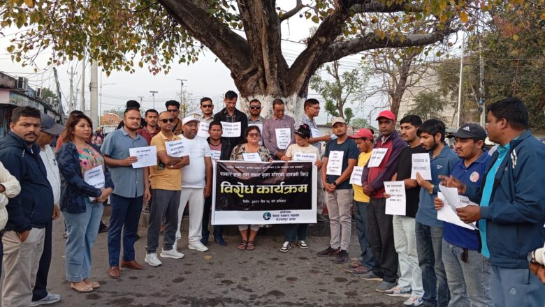 पत्रकार सुरेश रजकको हत्याको विरोधमा महेन्द्रनगरमा विरोध र्‍याली