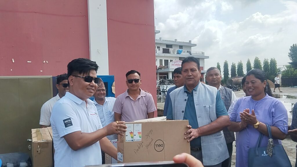 पुनर्वास नगरपालिकालाई दावत तामाङकाे सहयाेगसहयोग