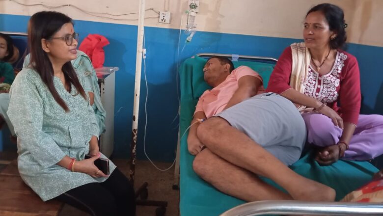 बिरामी पत्रकार विवशलाई भीमदत्तकी उपप्रमुख लेखकद्वारा उपचार खर्च