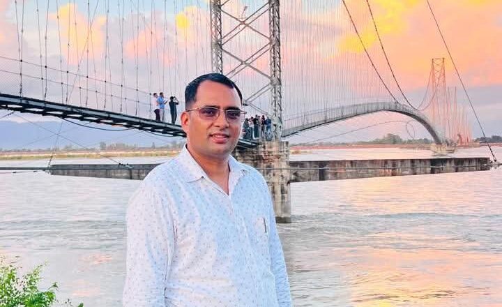 राष्ट्रिय स्वतन्त्र पार्टीका नेता महत्ताद्वारा पत्रकार महासंघका अध्यक्ष सुरेश धामीलाई आर्थिक सहयोग