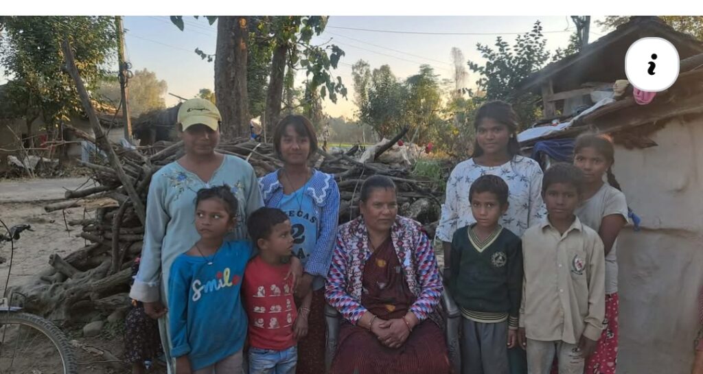 बेलडाडी गाउँपालिकाका उपाध्यक्ष शान्तिनाथ घर दैलोमा